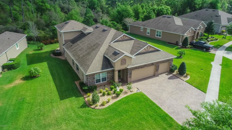 How To Figure a Pitch On a Roof ?